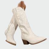 Botine elegante și brodate în stil occidental