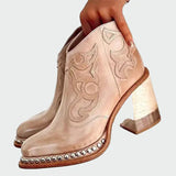Botine din piele brodate