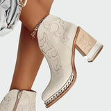 Botine din piele brodate